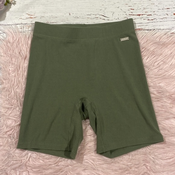 BYLT Basics Rib High-Waist Biker Short Palm - Picture 2 of 9